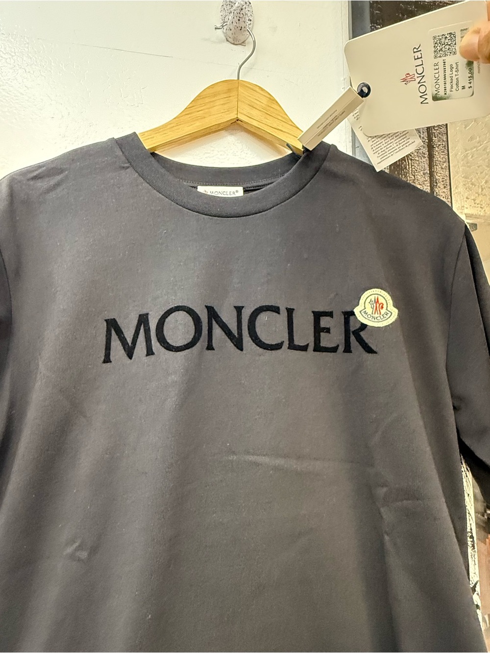 Moncler mens Black Short-Sleeve Logo Crewneck Tee w tags - Picture 4 of 12